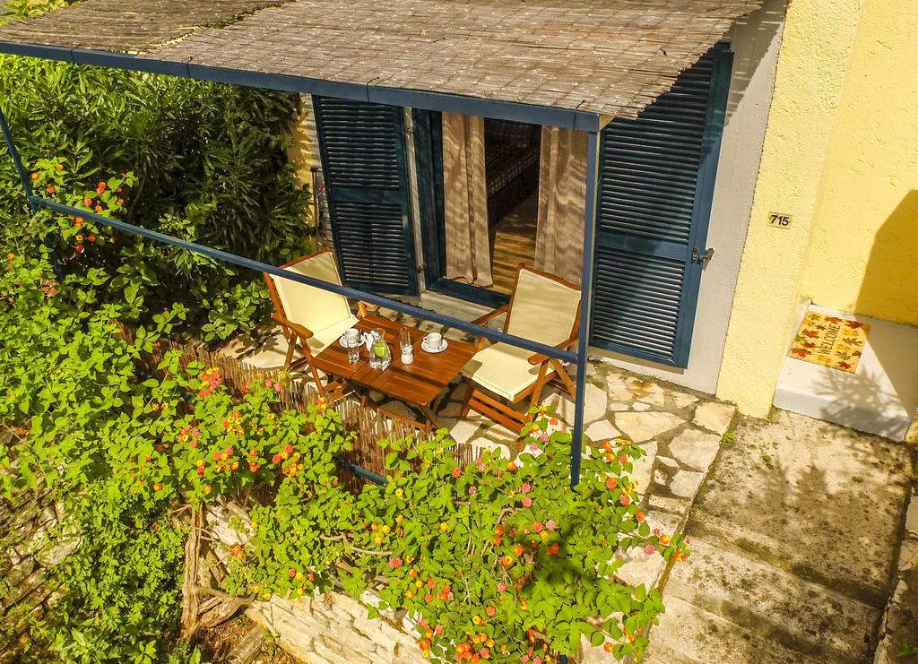 Manto On The Beach Apartments Barbati Exteriér fotografie