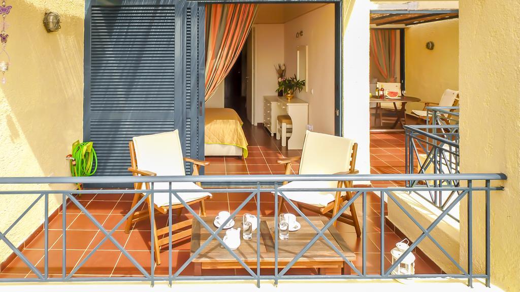 Manto On The Beach Apartments Barbati Exteriér fotografie